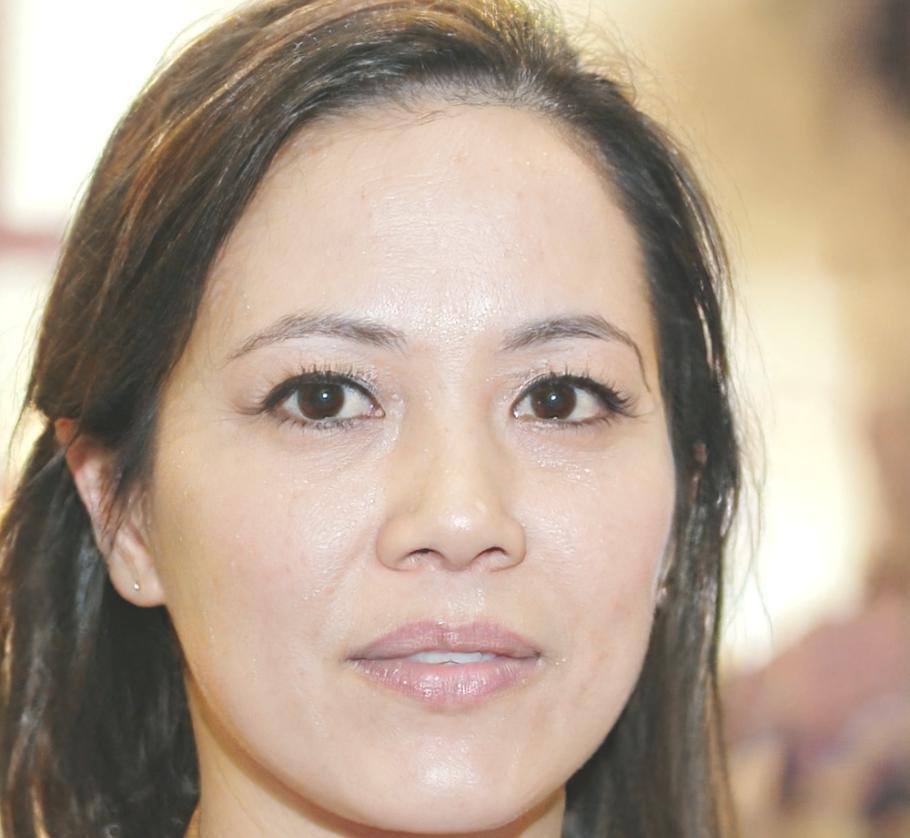 Portrait de Nadia Laroussi, formatrice en finances personnelles
